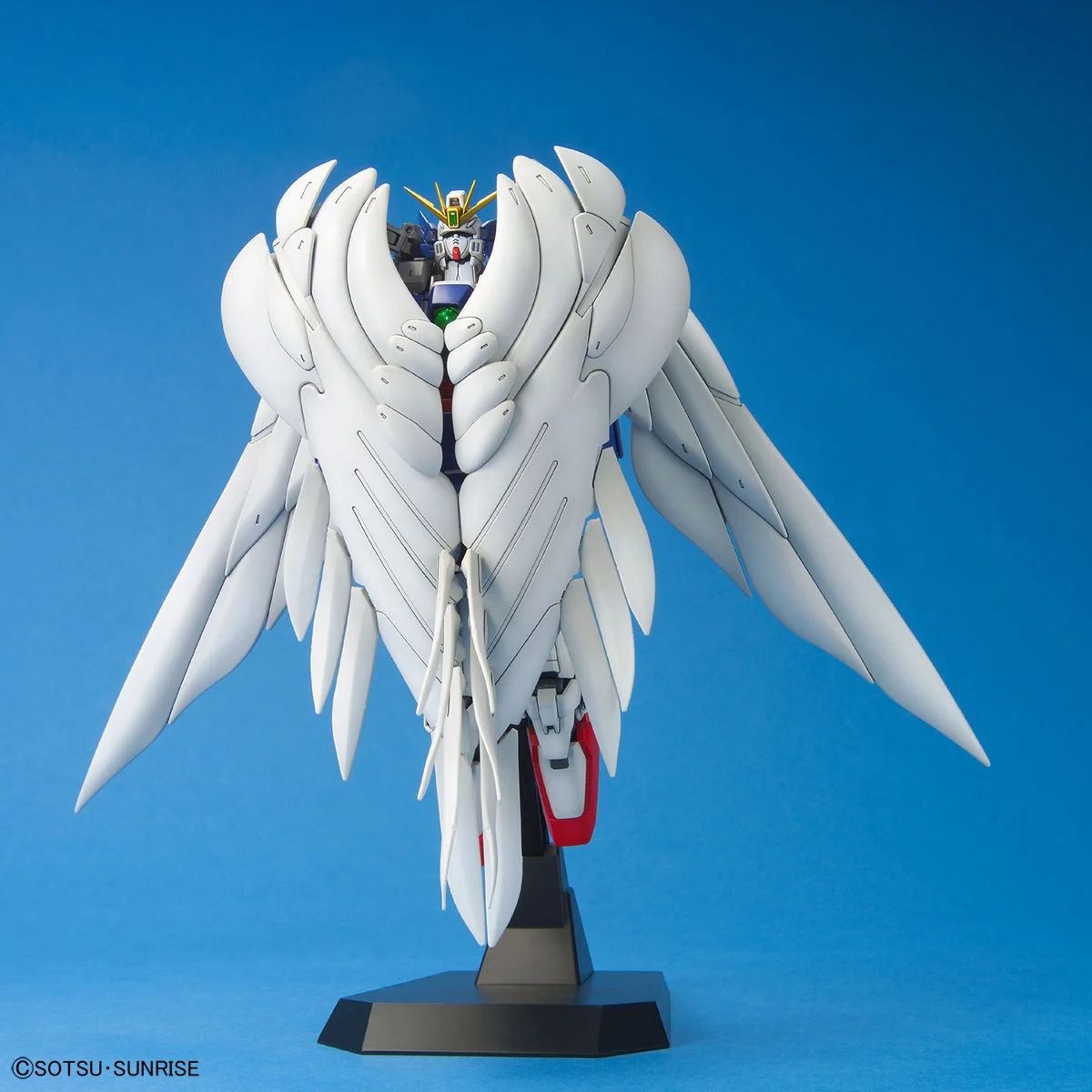 Bandai MG 1/100 Wing Gundam Zero EW (Gundam Wing) Plastic Model Kit