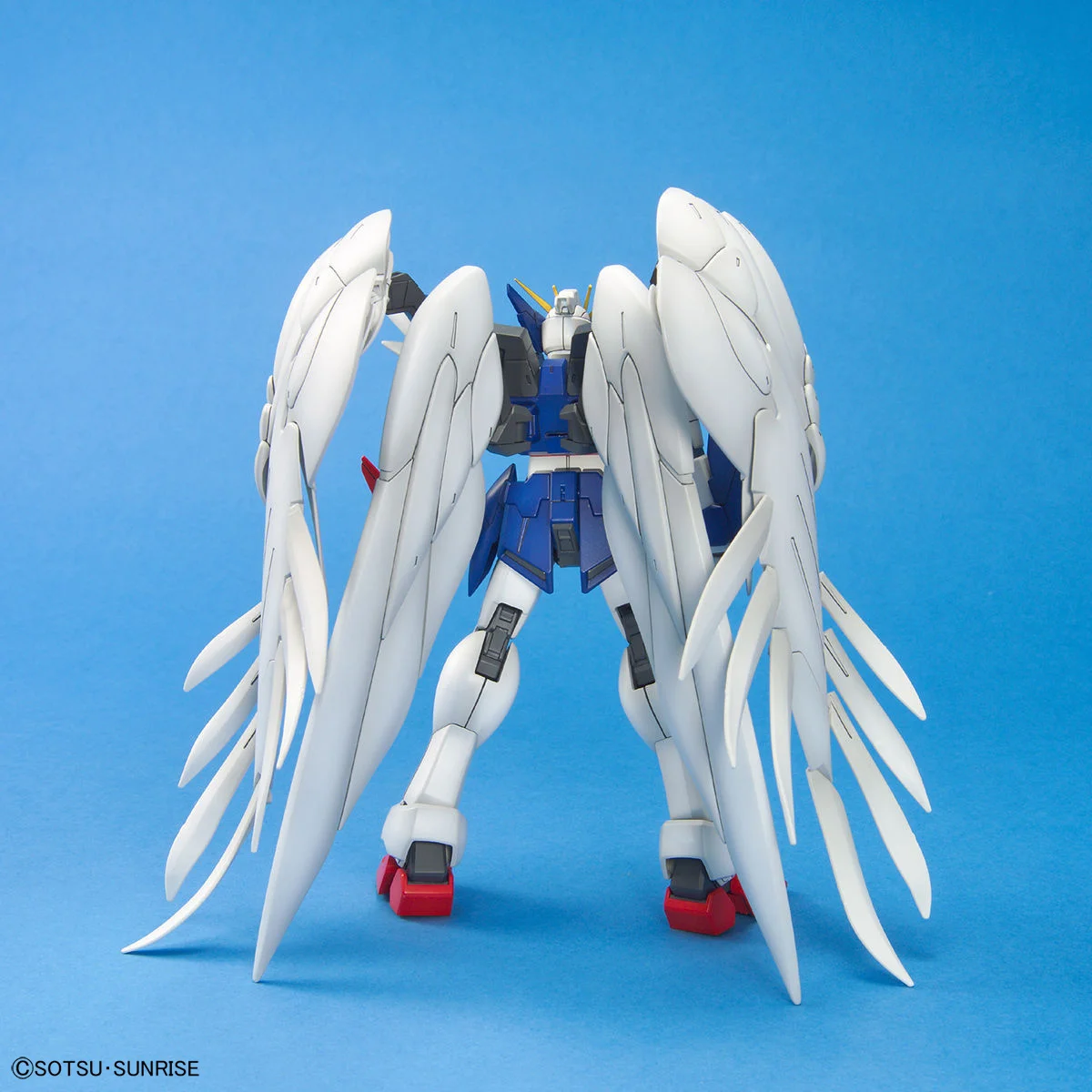 Bandai MG 1/100 Wing Gundam Zero EW (Gundam Wing) Plastic Model Kit